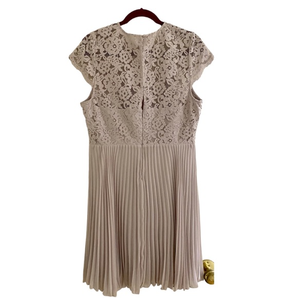 H&M NEW Women’s Purple Lilac Sleeveless Lace Pleated Dress. Size Large. - Picture 2 of 6